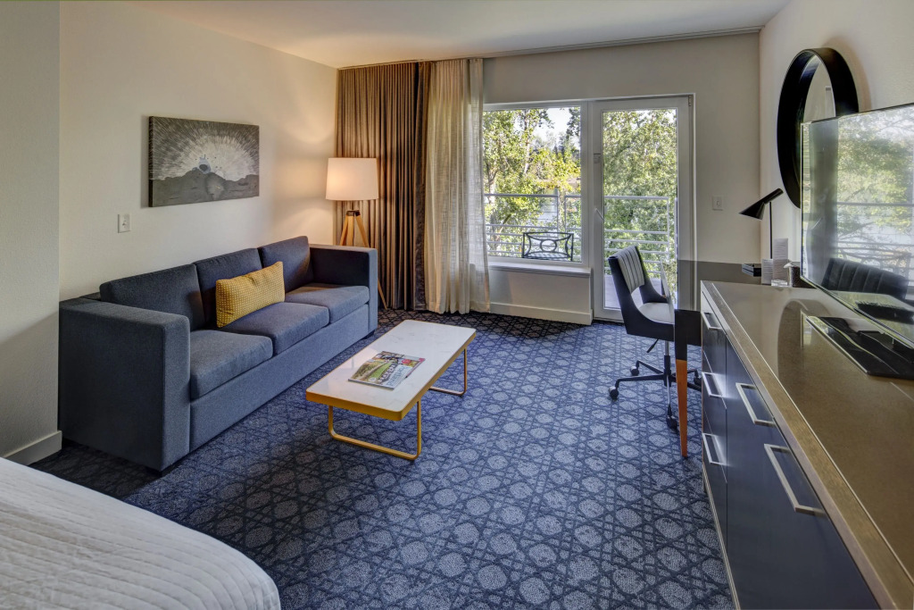 Rivers Edge Hotel Portland, Tapestry Collection by Hilton