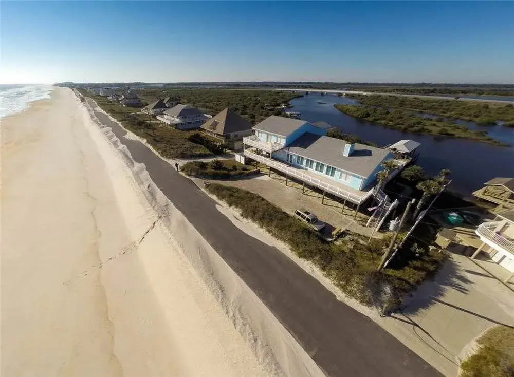 Beach Gem 6 Br home by RedAwning
