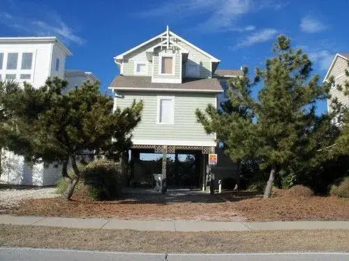 Marsh Manor 3 Br home by RedAwning