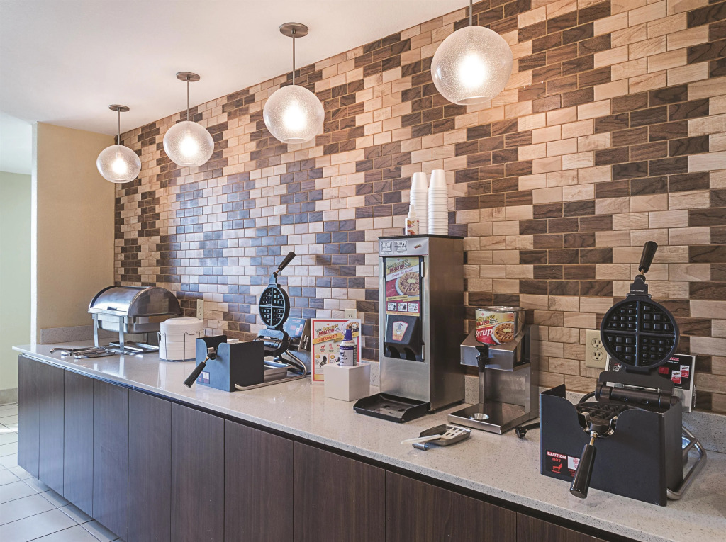 La Quinta Inn & Suites by Wyndham Mathis