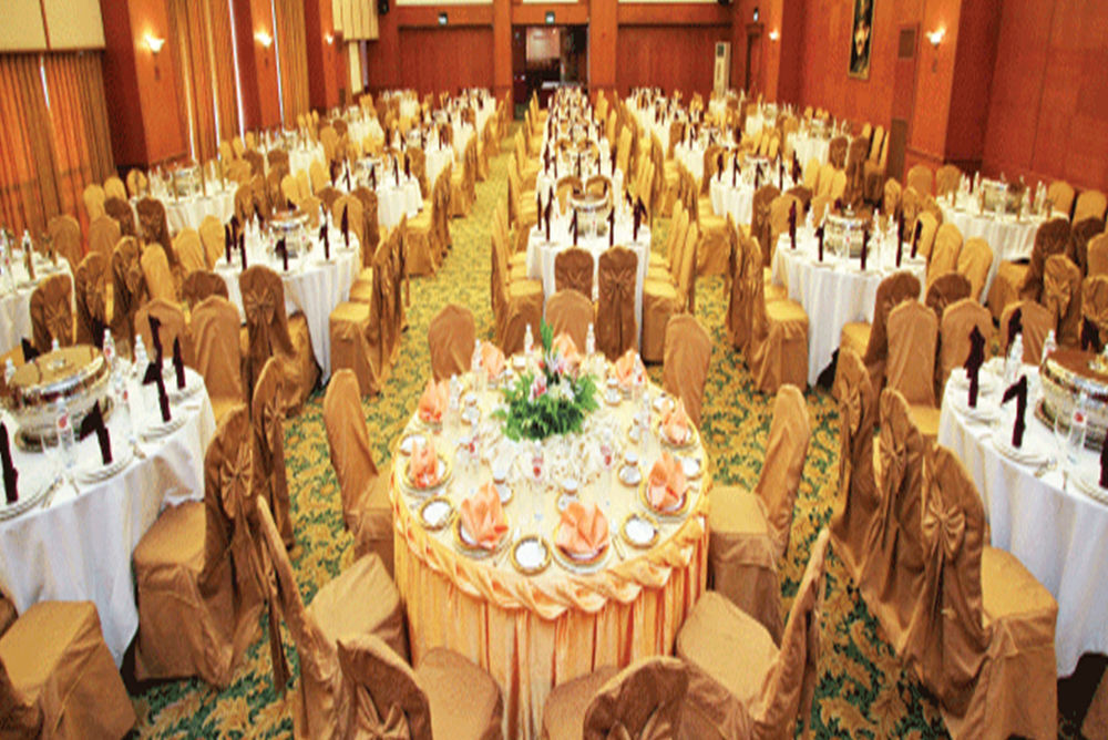 Отель Mulia Hotel Отель Mulia Hotel в Бандар-Сери-Бегаване