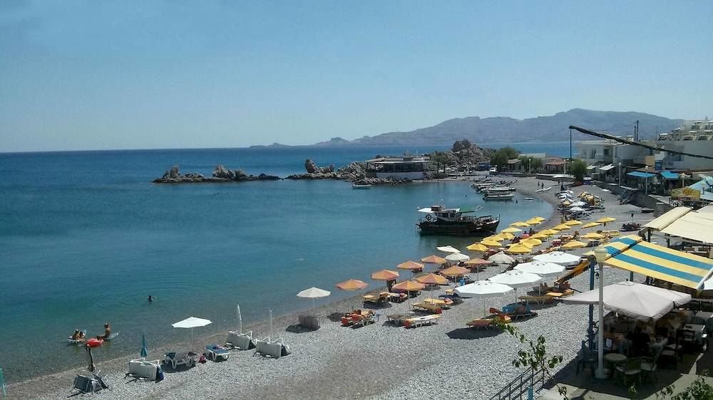 Fotografie cu Plaja Charaki - locul popular printre cunoscătorii de relaxare