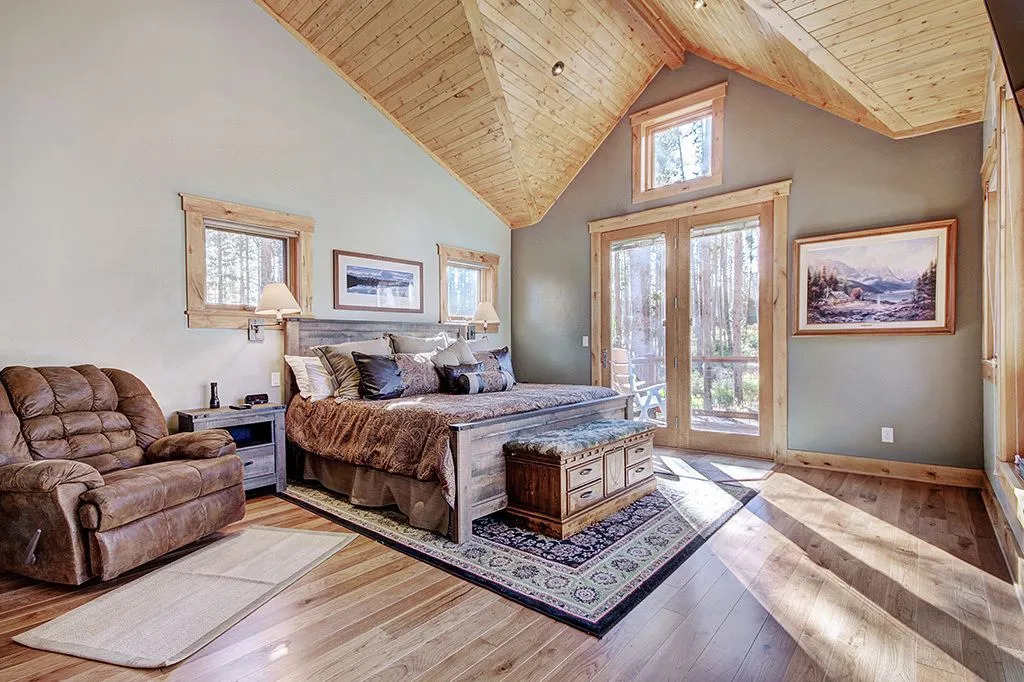 Silver Circle Chalet by RedAwning