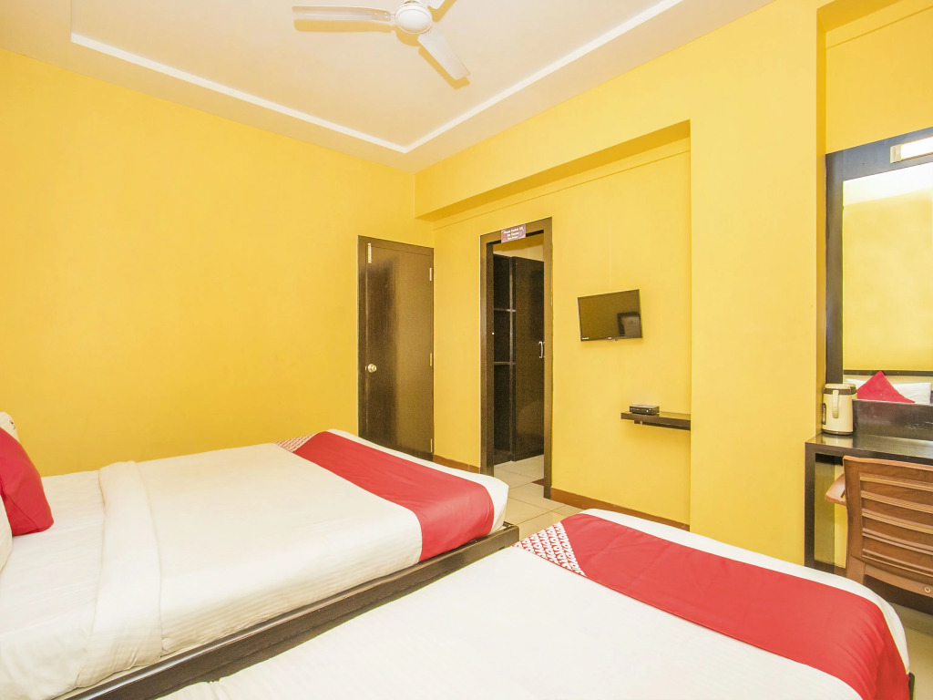 OYO 8799 Urs Palace