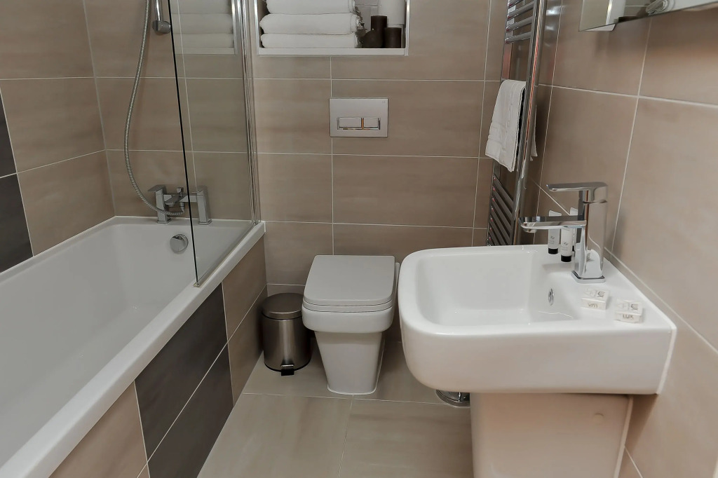 Select Serviced Accommodation - Summit House