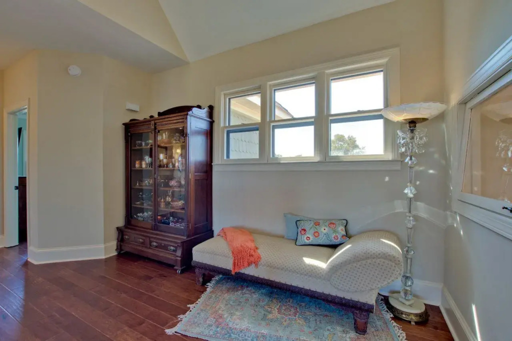 Apperson House 5 Bedrooms 4.5 Bathrooms Home