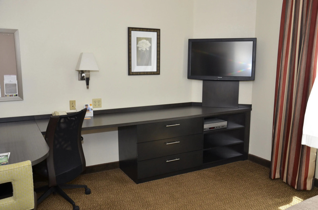 Sonesta Simply Suites Detroit Warren