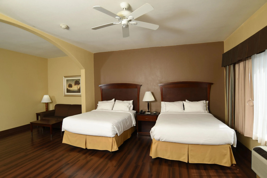 Holiday Inn Express Seguin by IHG