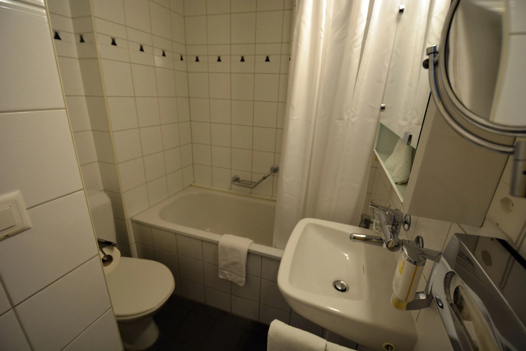 HOP Apartments & Suites
