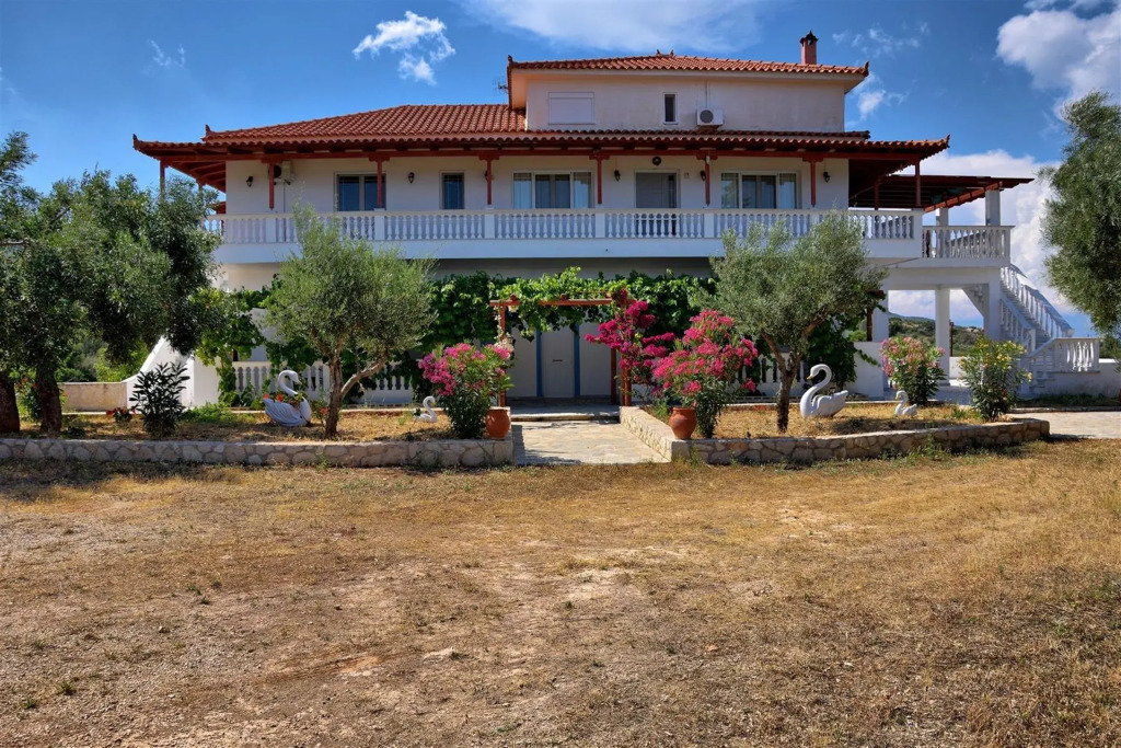 Mikro Nisi Studios & Apartments
