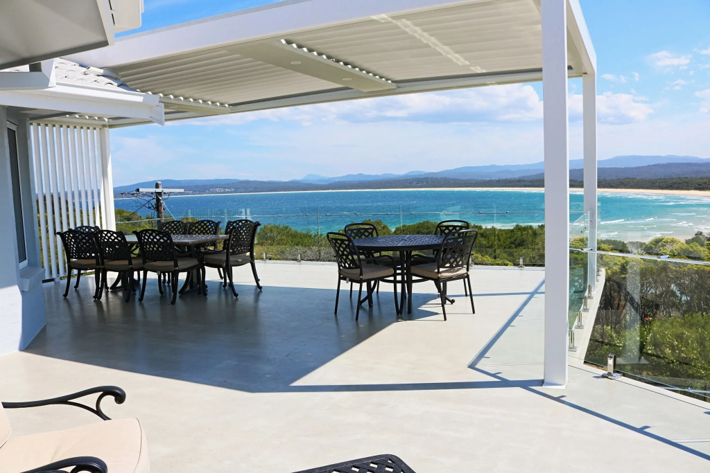 Bar Beach House