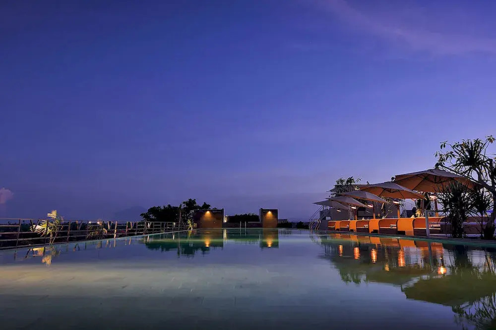 Отель de Vins Sky Hotel Seminyak