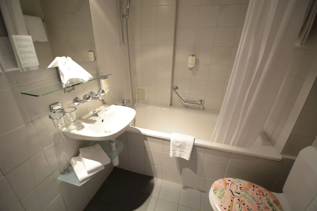 HOP Apartments & Suites