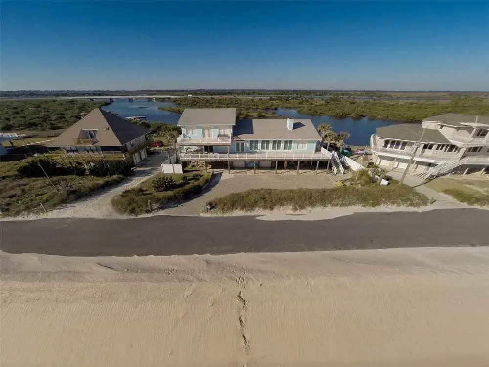Beach Gem 6 Br home by RedAwning