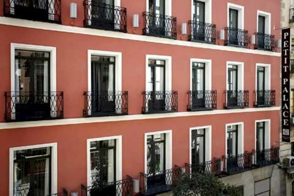 Imagen de Petit Palace Tres Cruces (29 de 32)