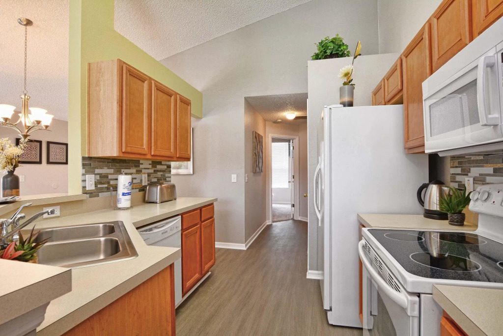 Emerald Island - 4BD/3BA Pool Home - Sleeps 8 - Platinum - REI4201 Vil