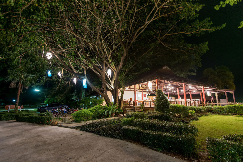 TwinBay Resort