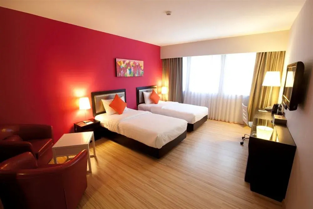 Отель The Brunei Hotel Отель The Brunei Hotel в Бандар-Сери-Бегаване