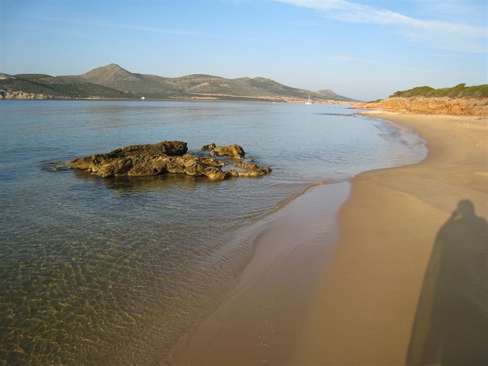Foto van Agios Georgios beach wilde omgeving
