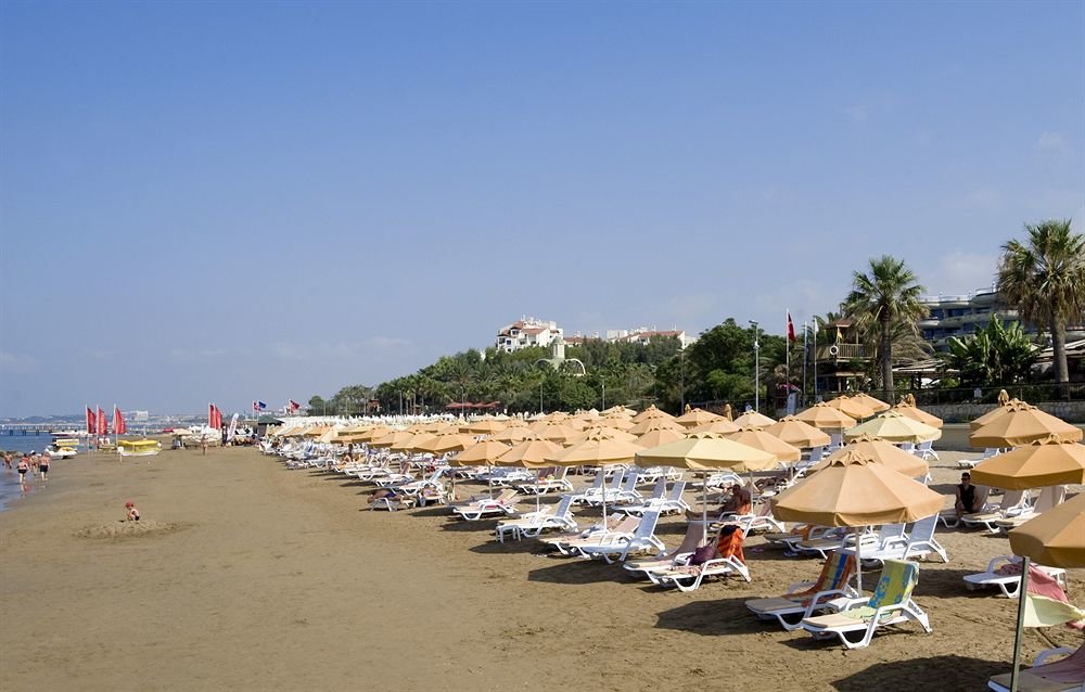 Foto av Melas beach - populär plats bland avkopplingskännare