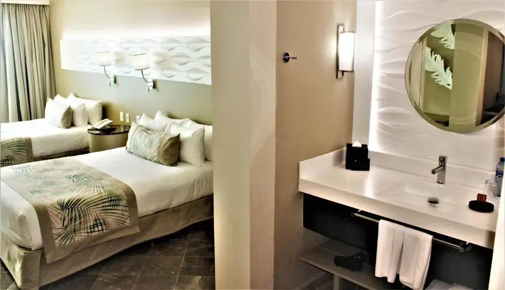 Двухместный номер Superior oceanfront (2 отдельные кровати) в Krystal Grand Cancun