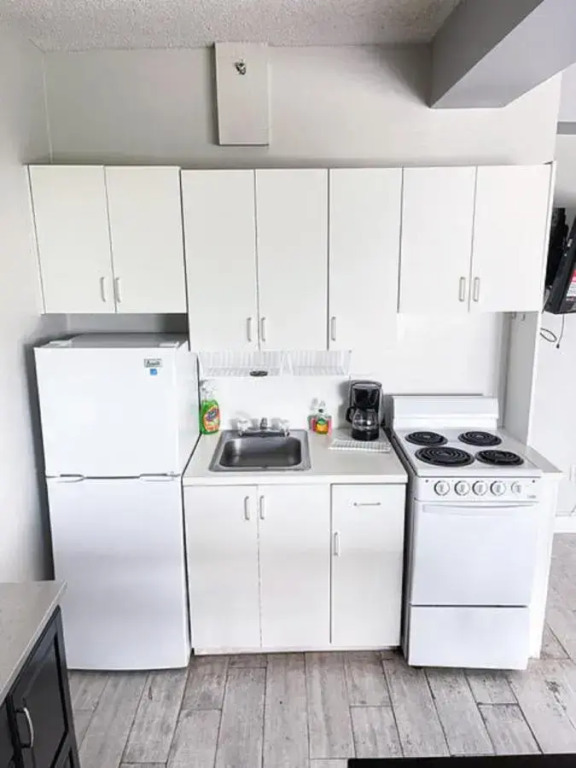 Ocean Front Casablanca Studios with FULL KITCHENS & Beach access By BL Rentals