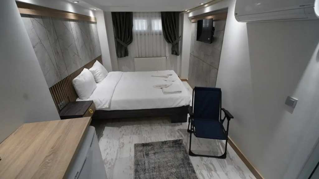 The Blue Mansion Modern Rooms
