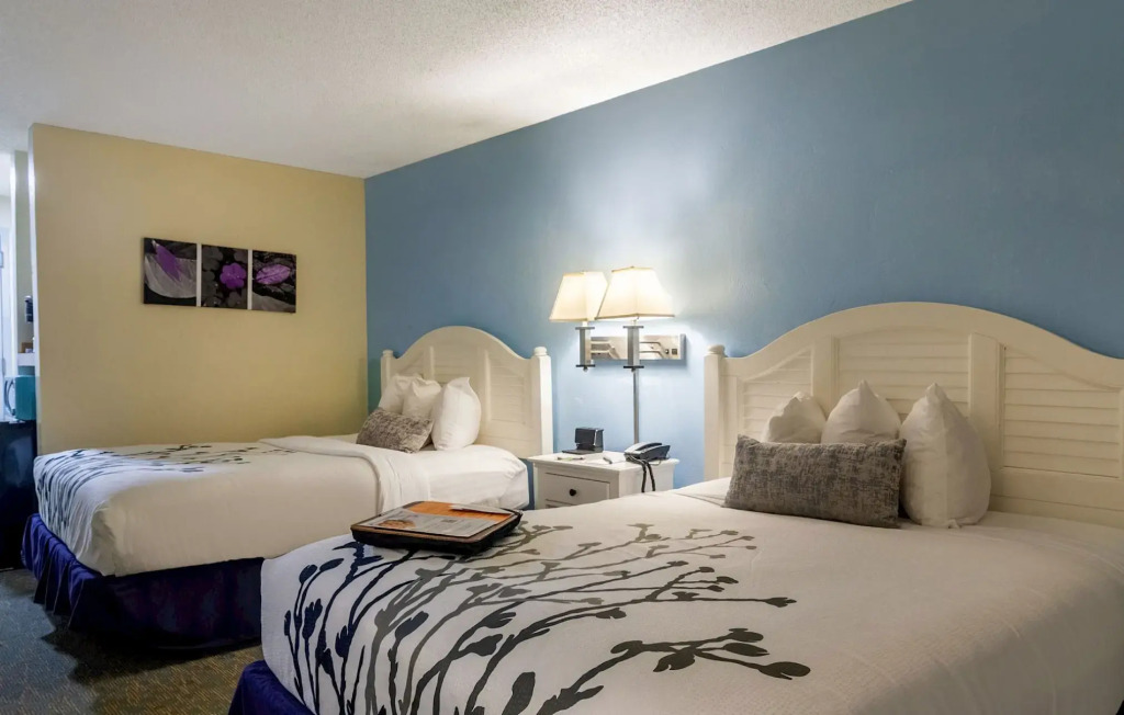Ocean Sands Beach Boutique Inn-1 Acre Private Beach-St Augustine Historic-2 Miles-Shuttle with Downtown Tour-HEATED Salt Water Pool until 420AM-Popcorn-Cookies-New 4k USD Black Beds- 69 Item Breakfast-Eggs-Bacon-Starbucks- Free Laundry- #904-799-SAND