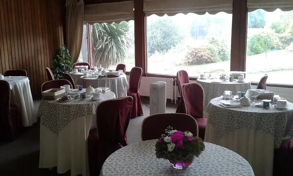 Los Alerces Hotel Cabañas Y Salones