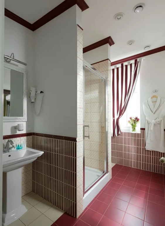 De Gaulle Boutique Hotel