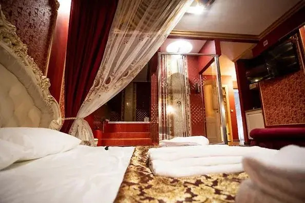 Red Room Hotel