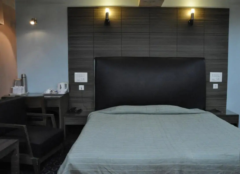 Hotel Monsoon