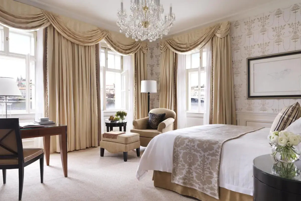Отель Four Seasons Prague