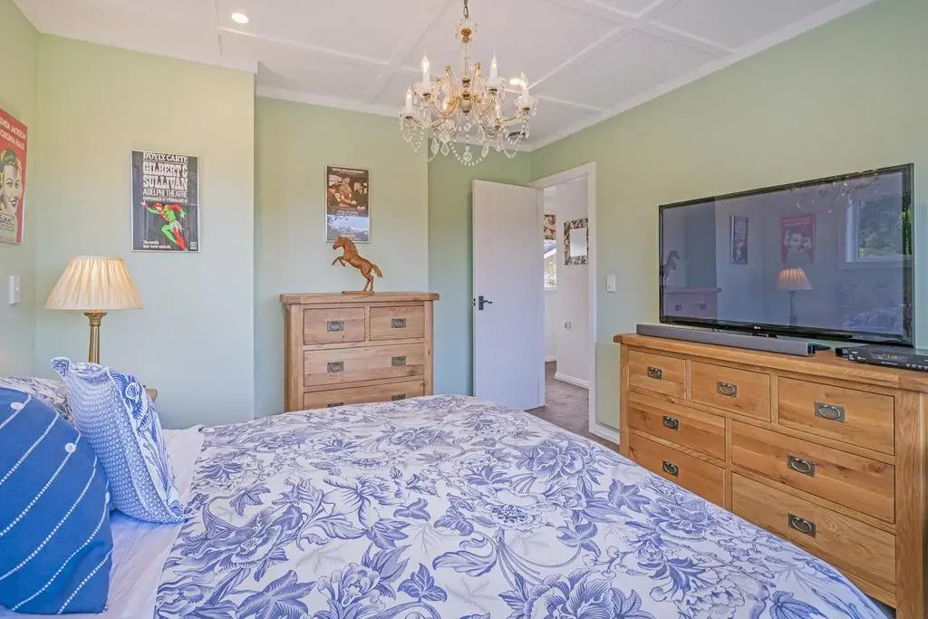 Bayview Valley Lodge Bed & Breakfast