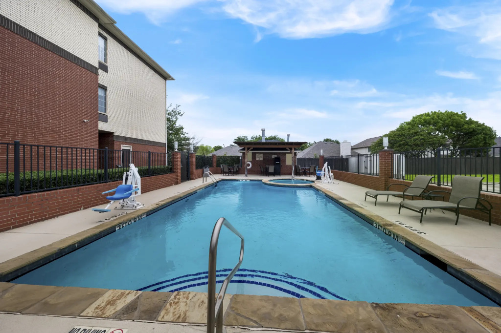 Best Western Plus Lake Dallas Inn & Suites