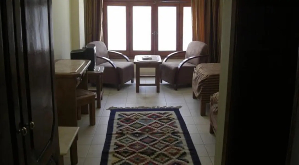 Sandy Hotel