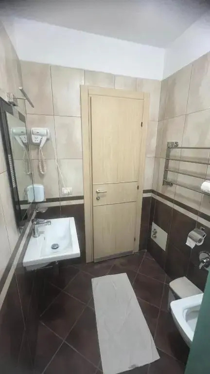 Sunrise Hotel Cameria