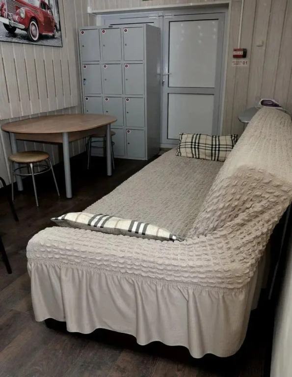 Like Hostel