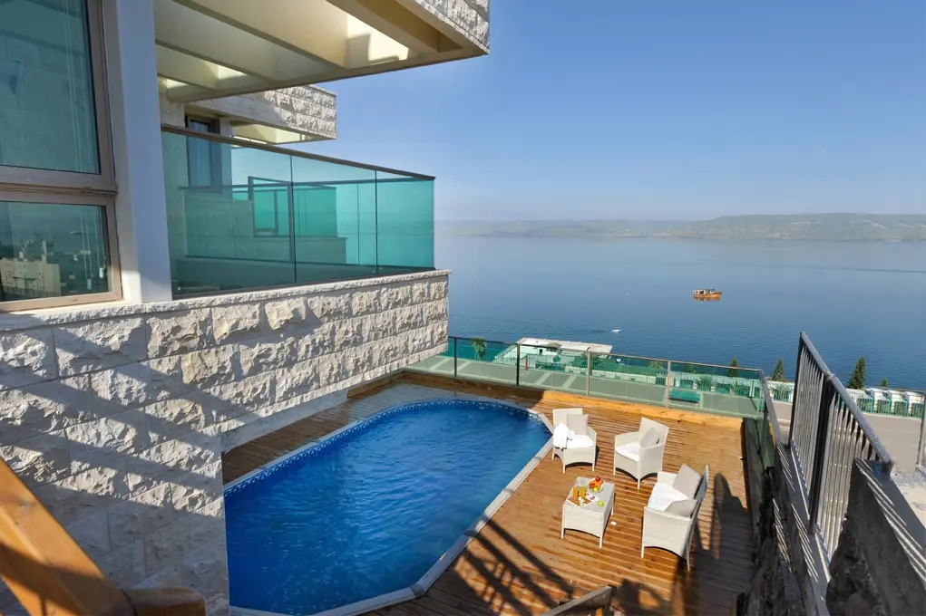 the royal lake views