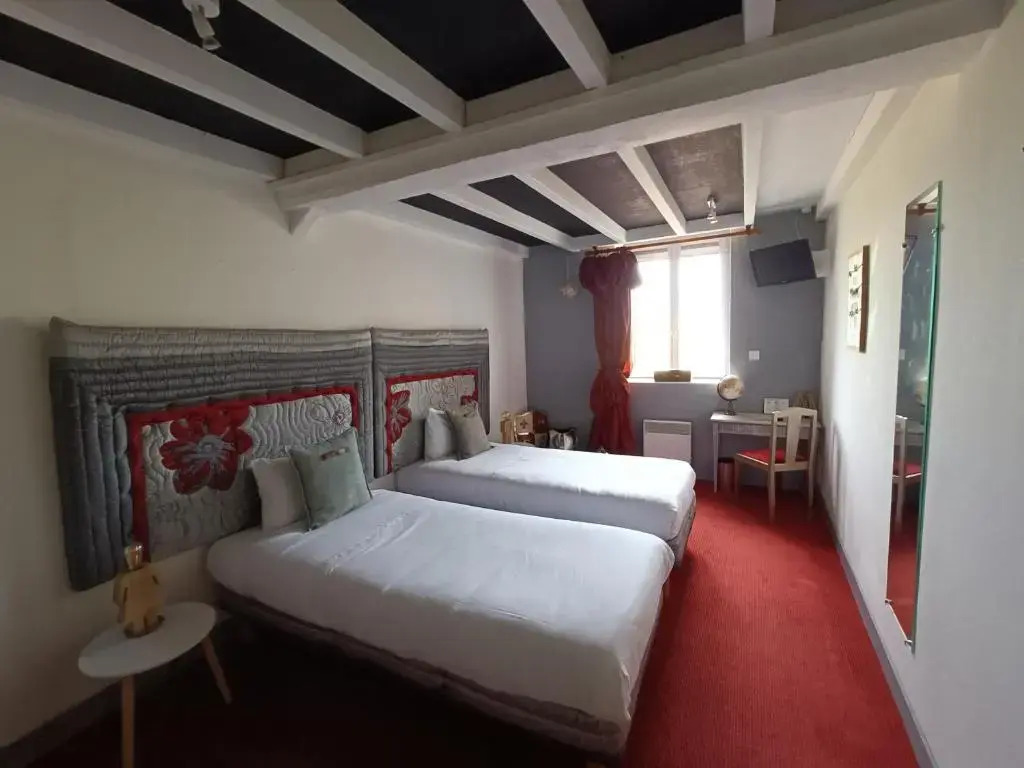 Hôtel Bien-Être Aux Cyprès de Marquay-Calme et élégance-Laissez-vous porter par une ambiance chaleureuse où chaque instant compte-Découvrez un havre de paix où nature et confort se marient pour vous offrir une expérience unique- Réservez dès aujourdhui