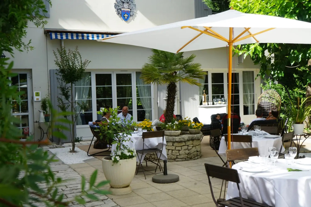 Logis Hotel Le Blason de Provence