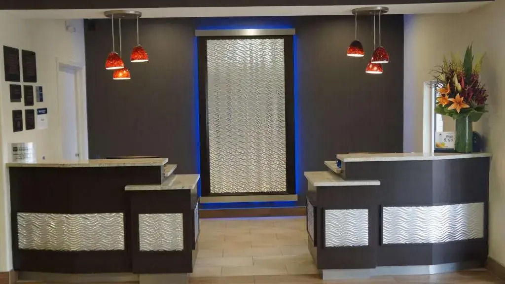 Best Western Plus Lake Worth Inn & Suites