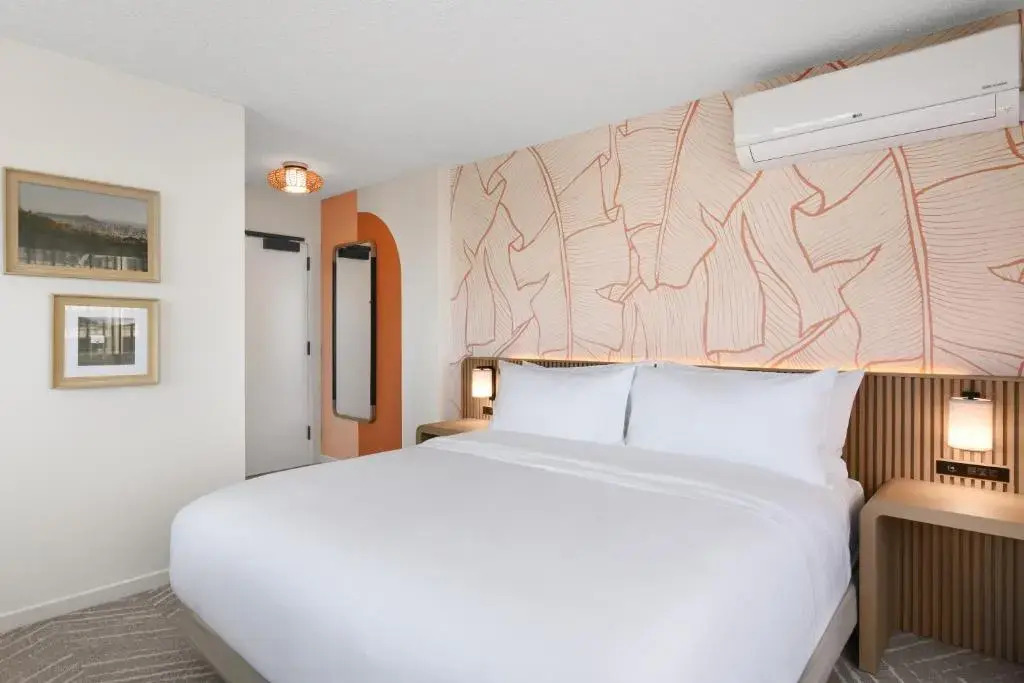 The Ambassador Hotel of Waikiki, Tapestry Collection by Hilton