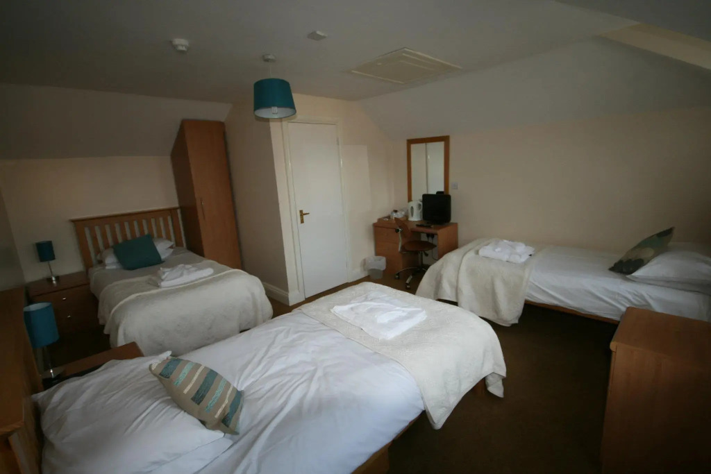 The Prince Albert Pub & Hotel with onsite FREE PARKING 2 minutes from Legoland