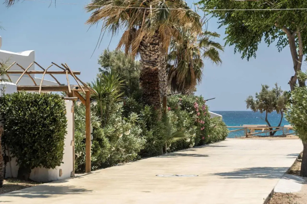 Glaronissi Beach
