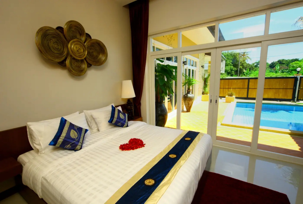 Rawai Private Villas - Pools and Garden