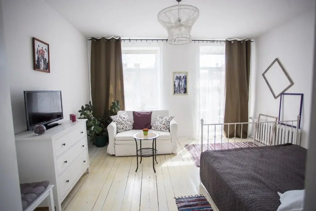 Tabouret i Chemodan
