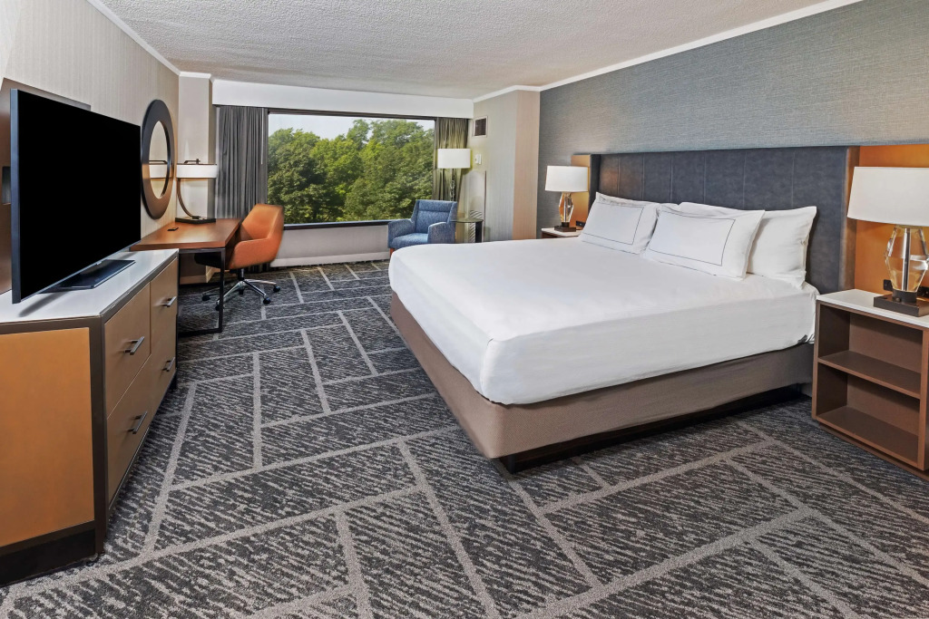 DoubleTree by Hilton Tulsa - Warren Place