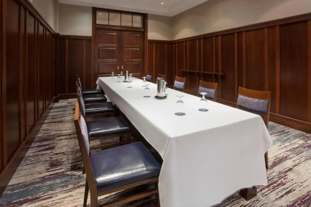 Sheraton St Paul Woodbury Hotel