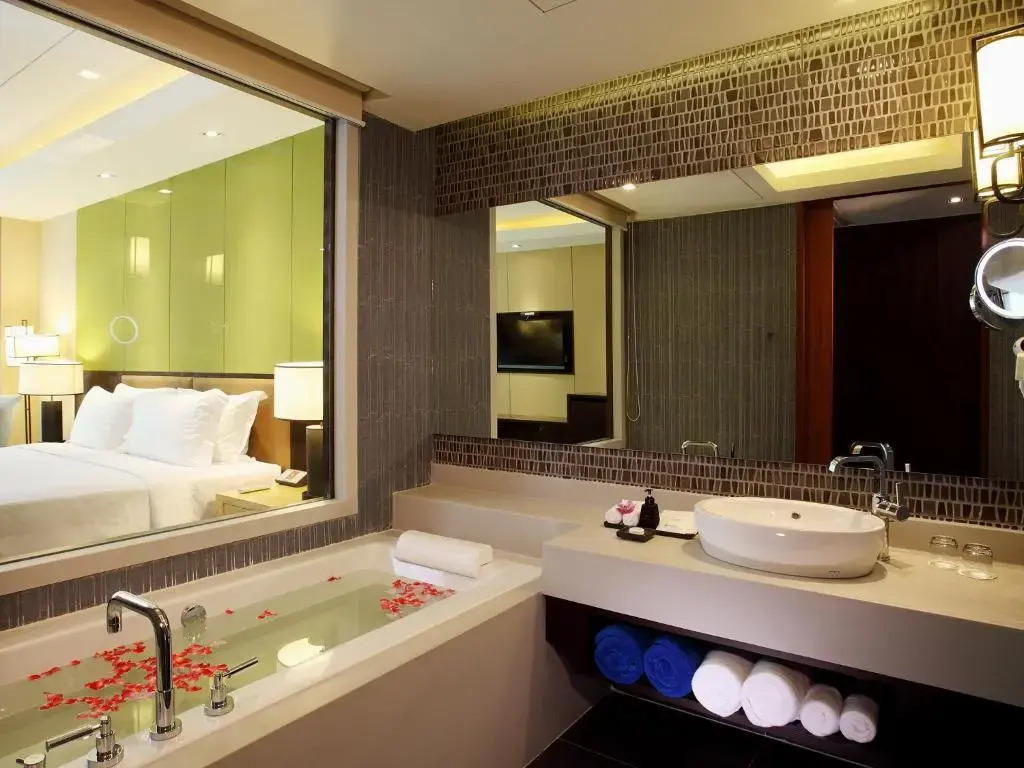 Graceland Khaolak Beachfront Resort